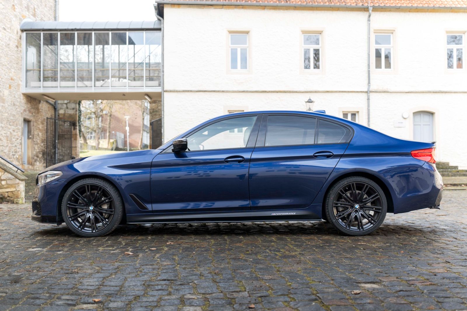 Fahrzeugabbildung BMW 530I M-PERFORMANCE LED KAM CARPLAY TOTW RDK HIFI