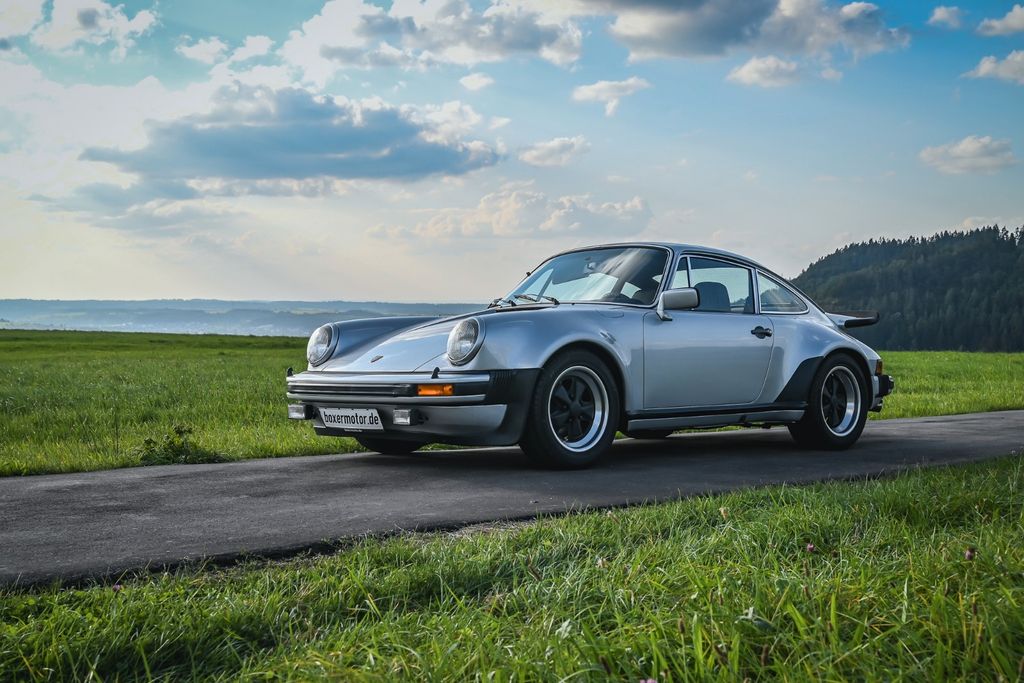 Porsche 930