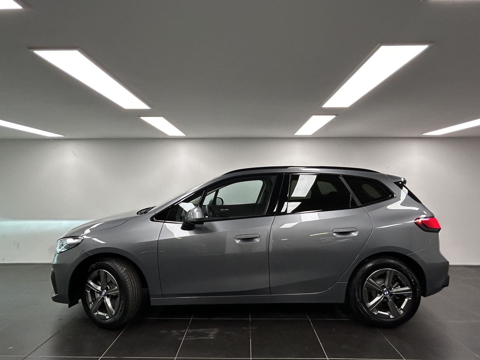 BMW 220i Active Tourer DAB Pano. AHK Komfortzugang imagem 2