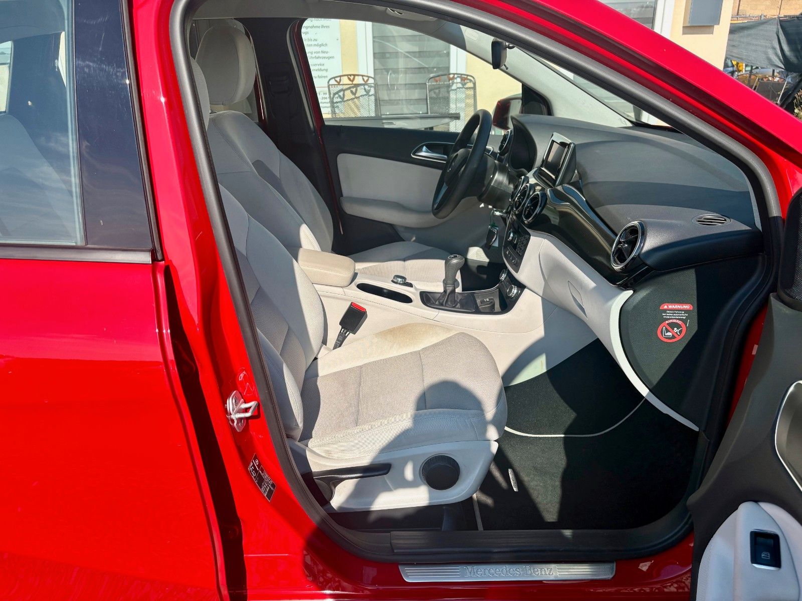 Fahrzeugabbildung Mercedes-Benz B 180 Xenon AHK 1.HAND Klima SCHECKHEFT SHZ PDC