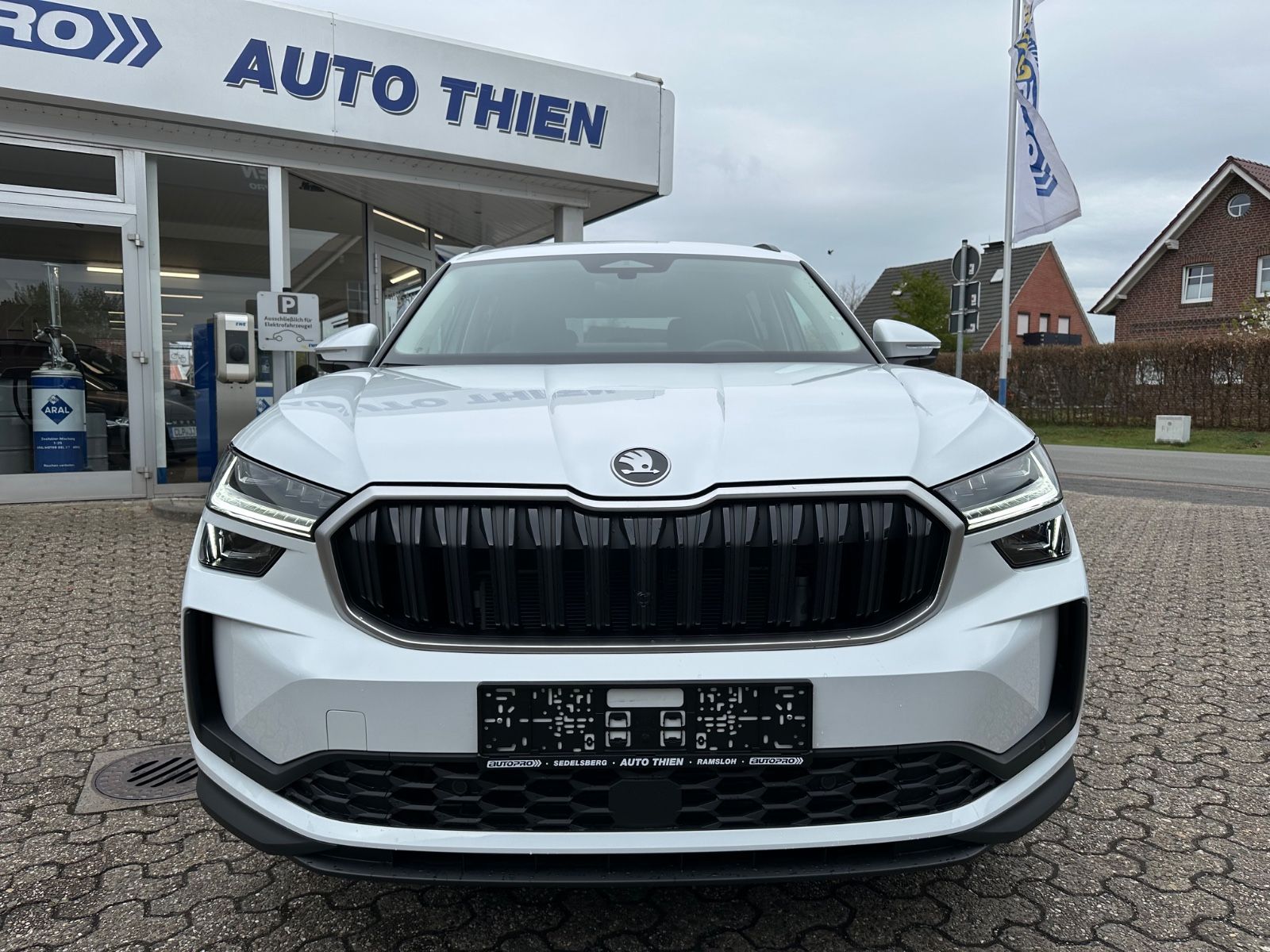 Fahrzeugabbildung SKODA Kodiaq 1.5 TSI Selection DSG Navi/ACC/Matrix/19"
