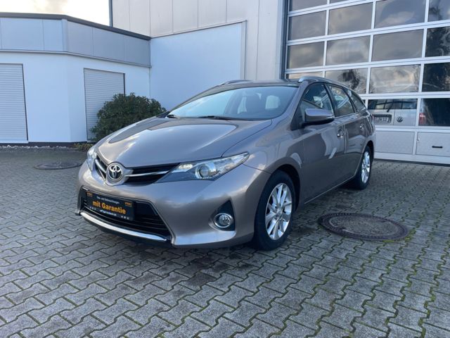 Toyota Auris Touring Sports Life+