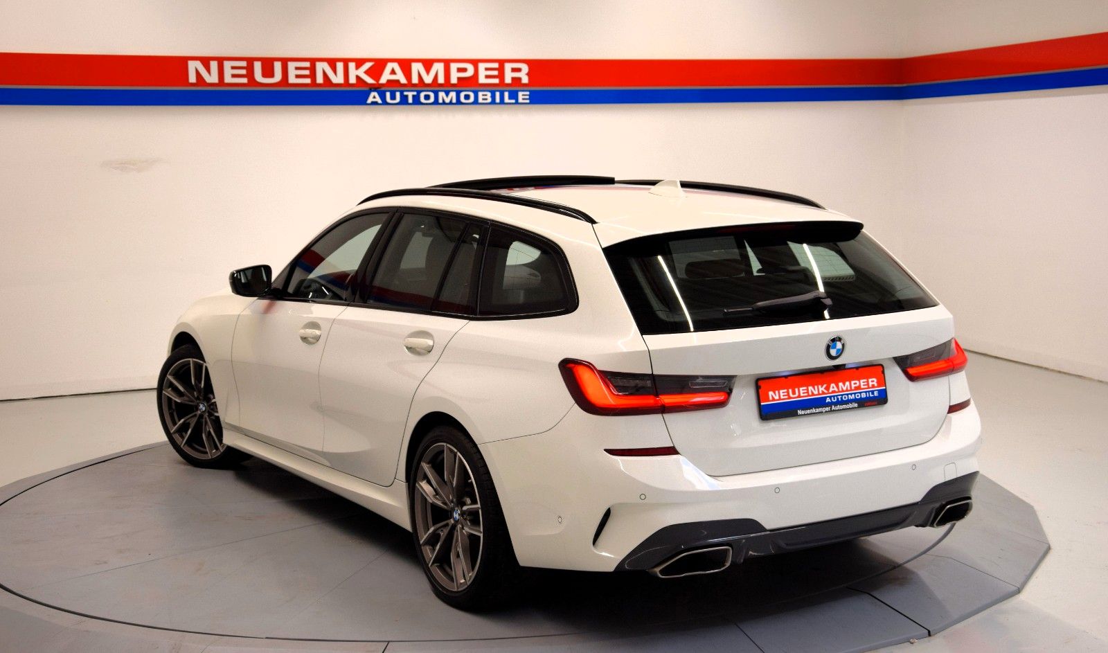 Fahrzeugabbildung BMW M340 d xDrive Touring Laser ACC Pano HuD h/k AHK