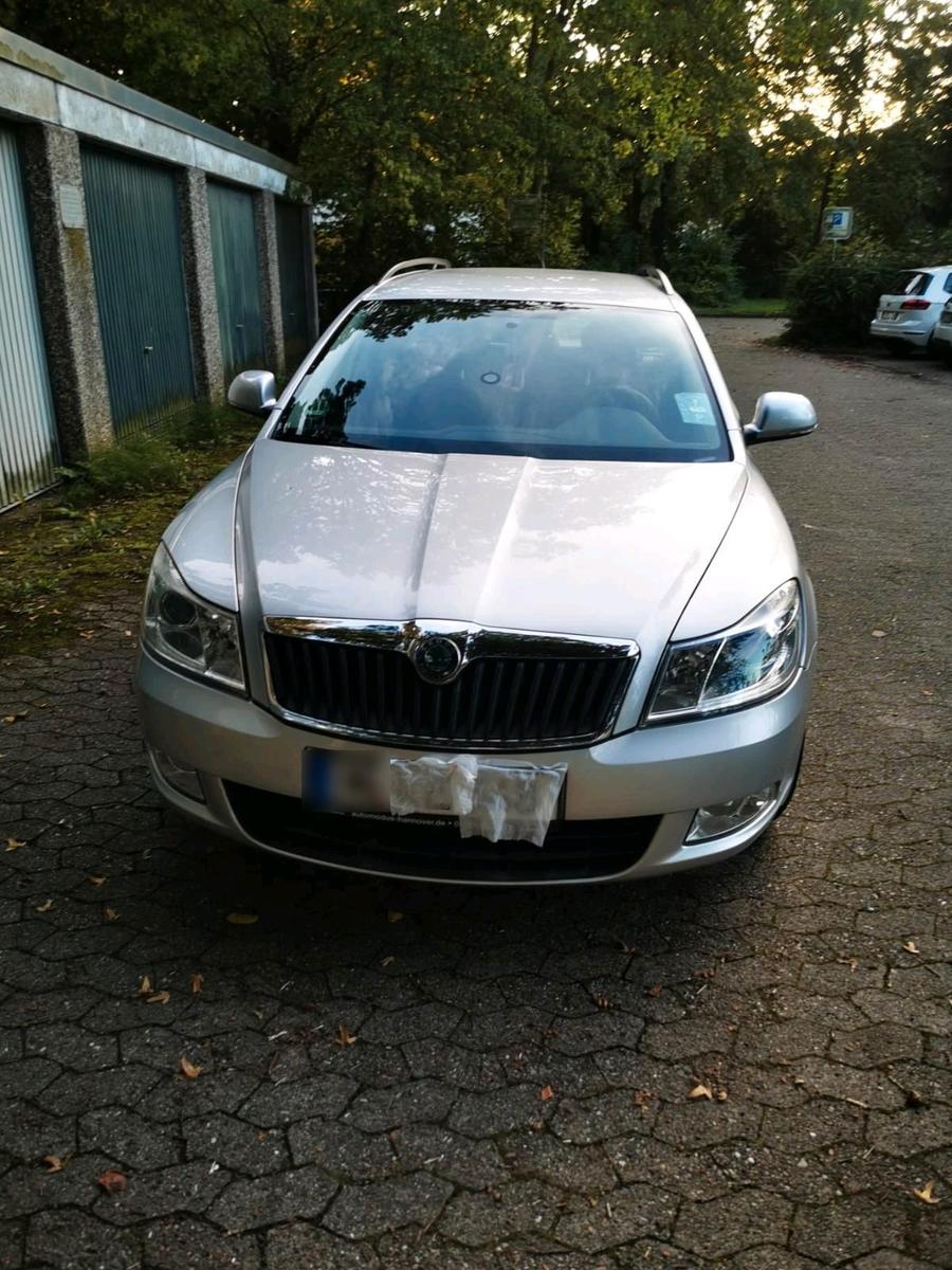 Skoda Octavia 2009 — rear view