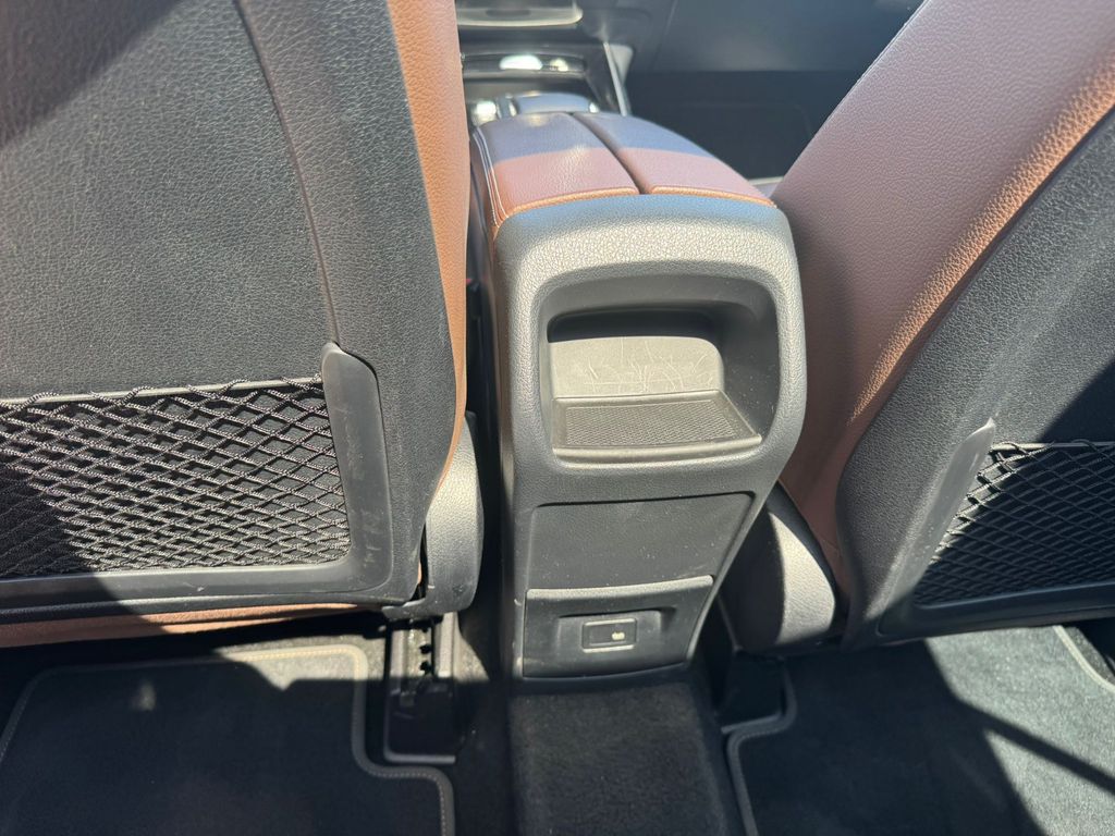 MERCEDES-BENZ GLB 200 17