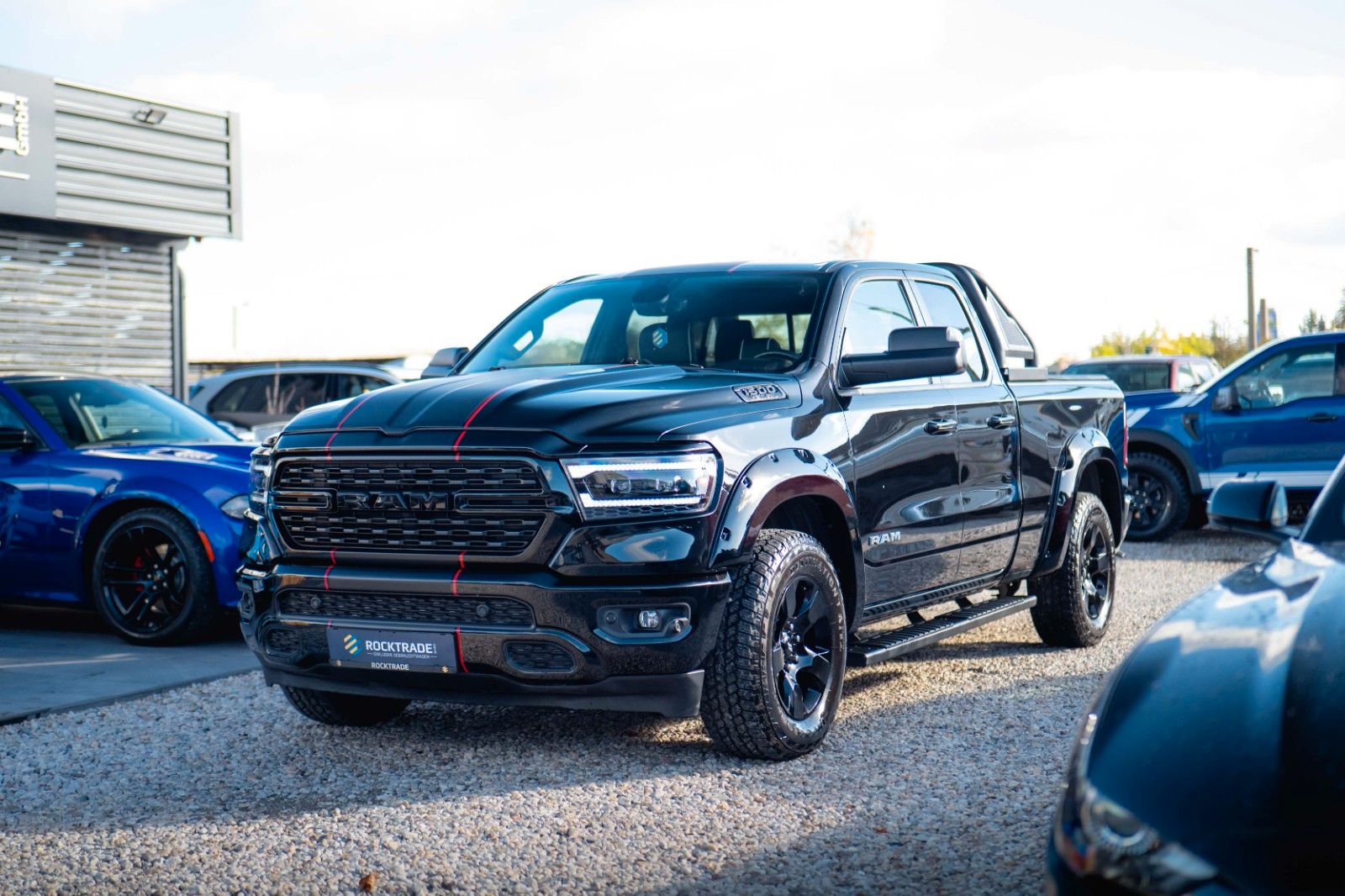 Fahrzeugabbildung Dodge RAM 5.7 V8 HEMI 4x4 OFFROAD Night-Paket LONGBED