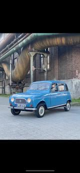 Renault R 4 - Renault R 4 mit Benzin-Antrieb: Kleinwagen
