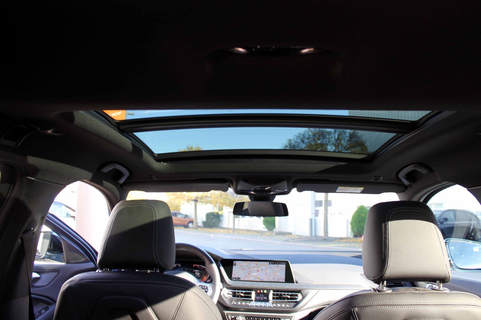 Fahrzeugabbildung BMW 120d xDrive Luxury-Line LED PANO HUD ACC KAM SHZ