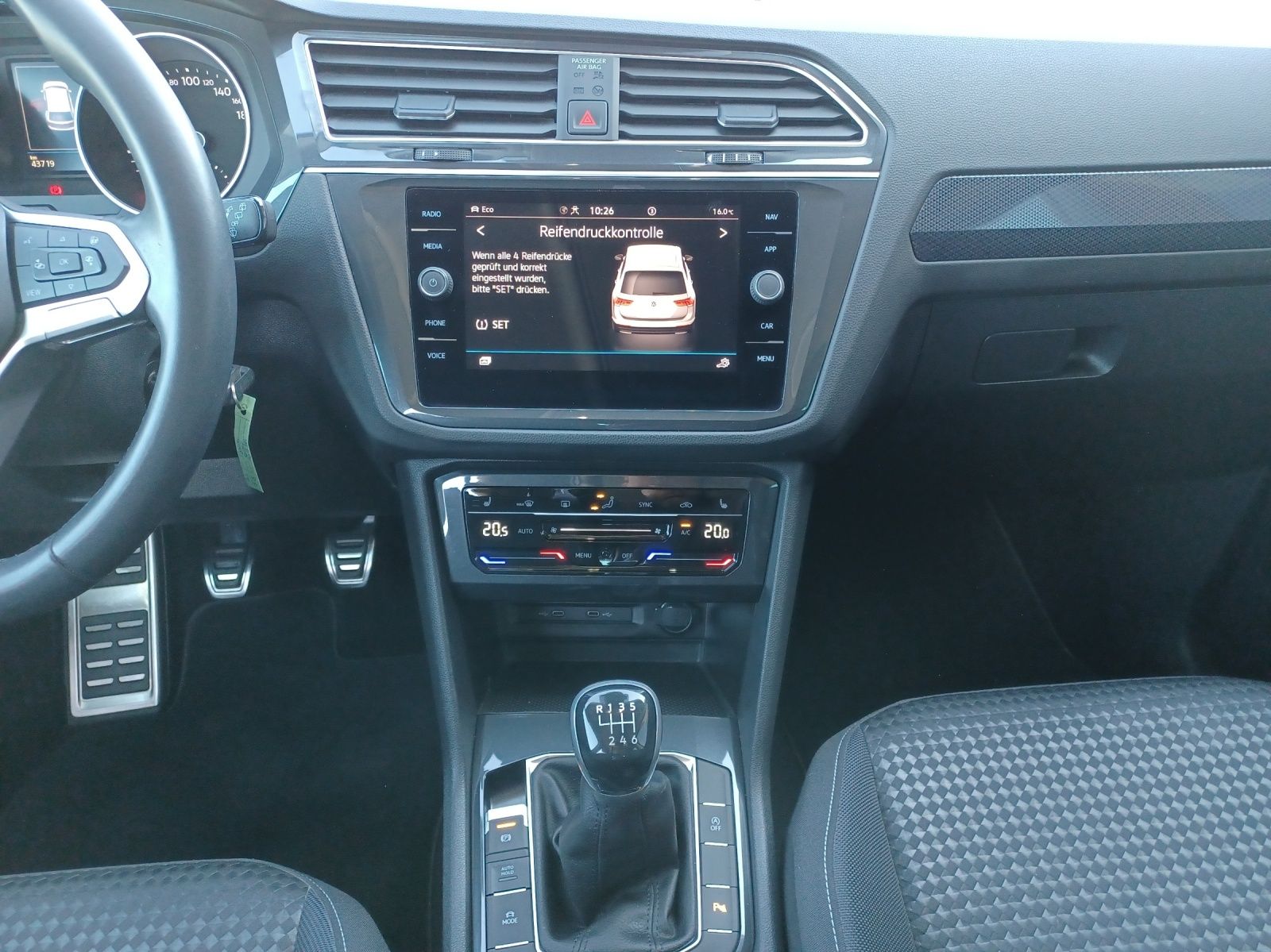 Fahrzeugabbildung Volkswagen Tiguan TSI United LED Navi ACC PDC SH LM