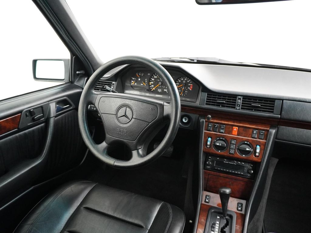 Mercedes-Benz E 500 E500 500E Schiebedach Becker navi Leder Cr