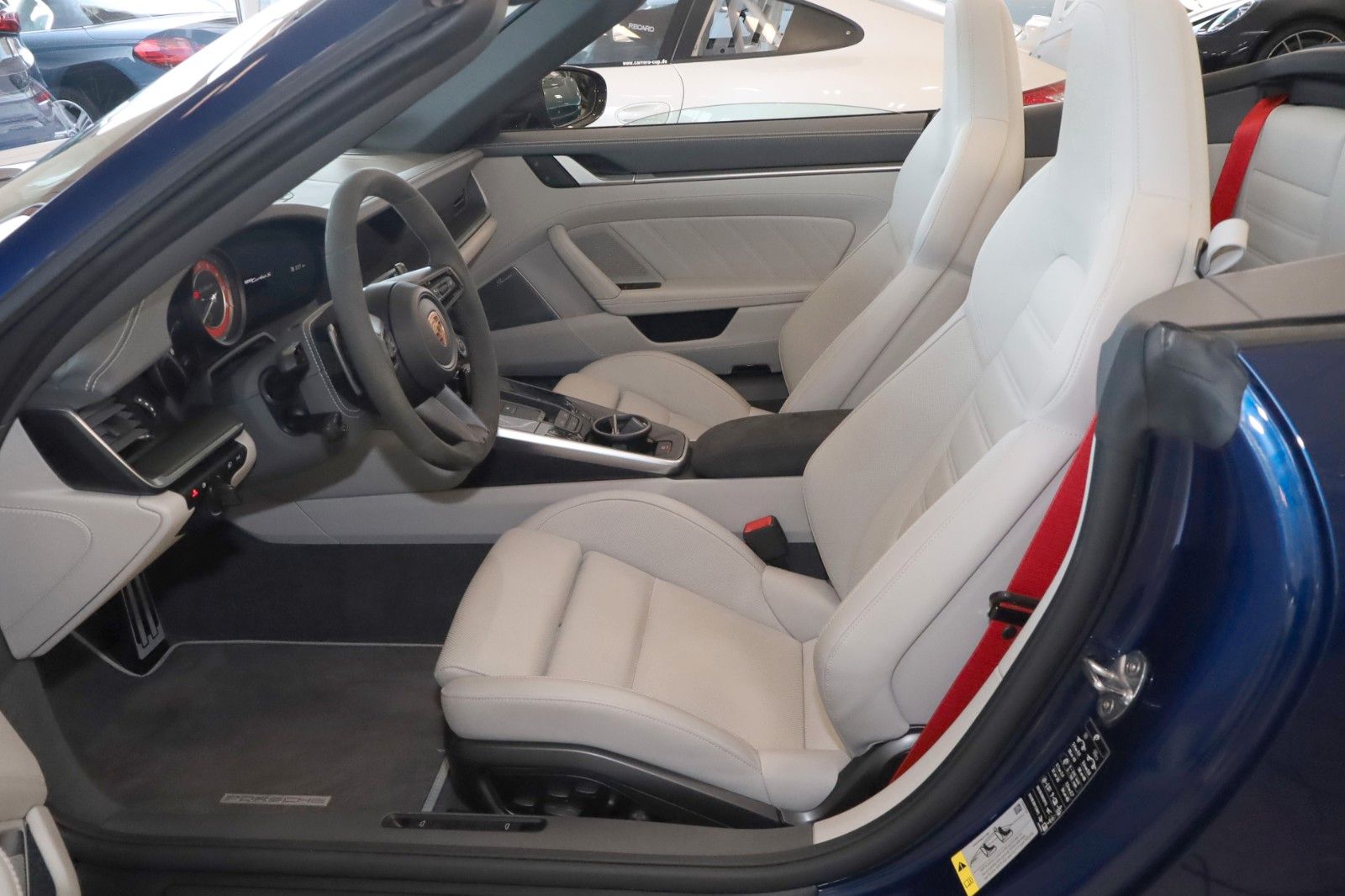Fahrzeugabbildung Porsche 911 992 Turbo S Cabrio LIFT, SportDesign, Carbon
