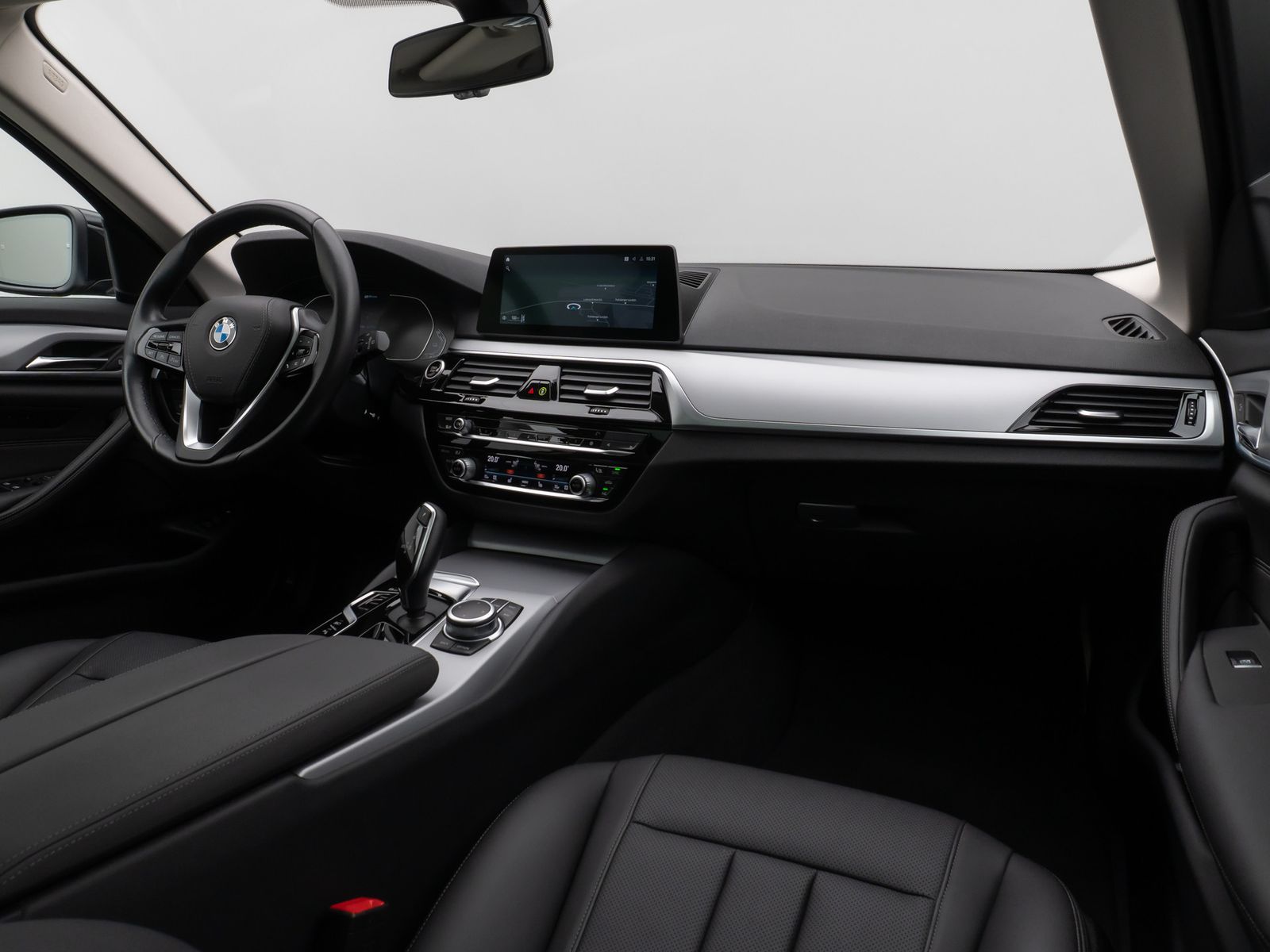 Fahrzeugabbildung BMW 530e xD Panorama 360°HUD DAB Leder Alarm 18Zoll