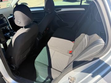 Volkswagen Golf - 12