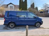 Volkswagen VW T5 Transporter 4Motion  - blaue Volkswagen T5 Transporter