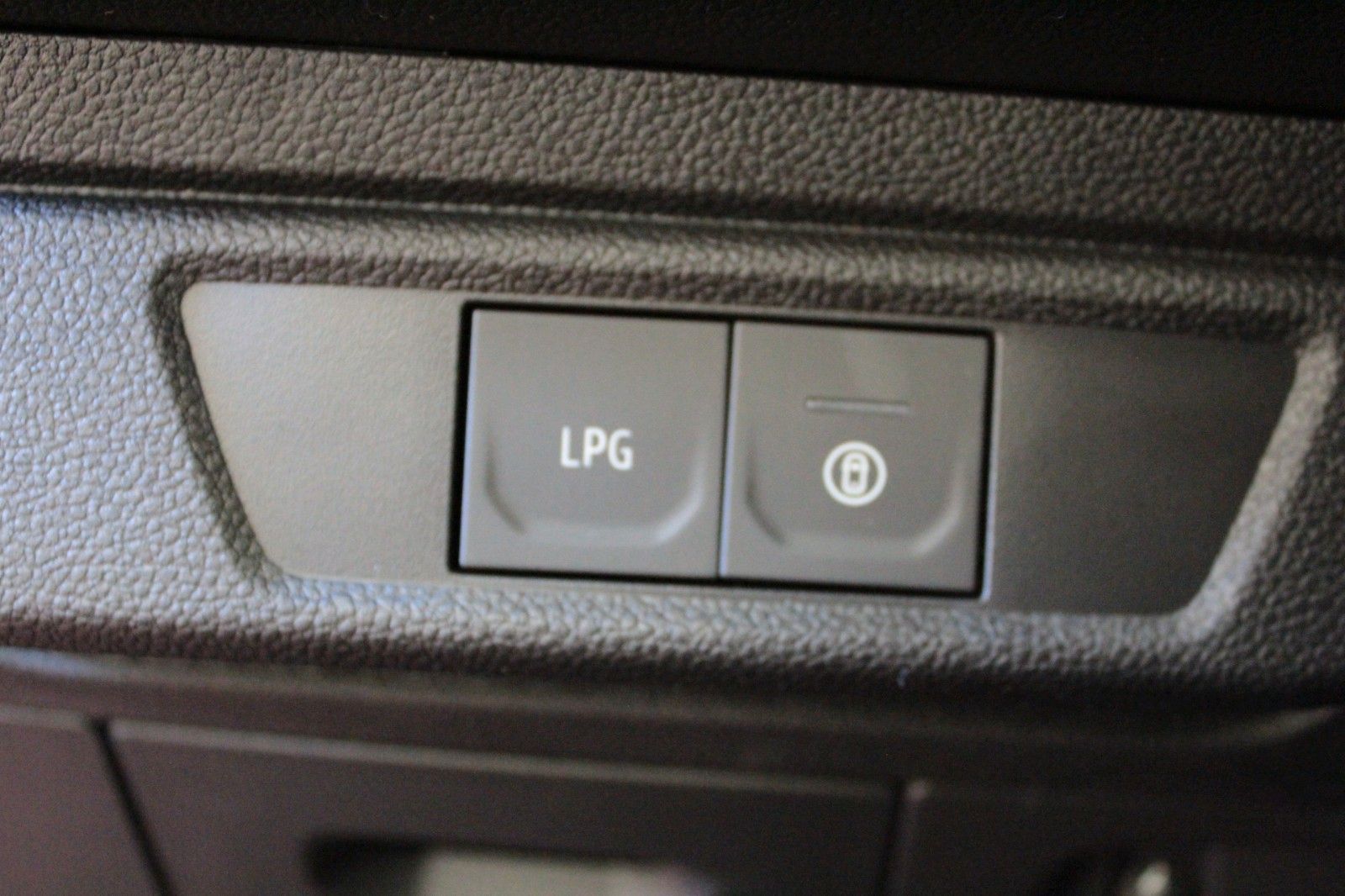 Fahrzeugabbildung Dacia Sandero TCe 100  ECO G Expression*Winterpaket*