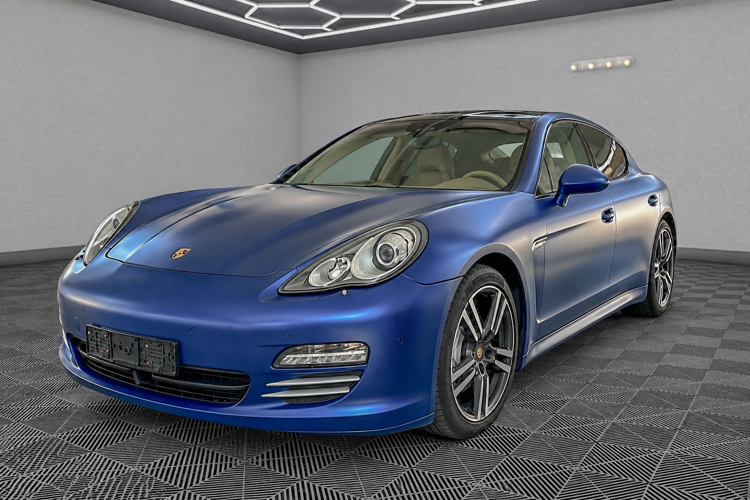 Porsche Panamera - 1