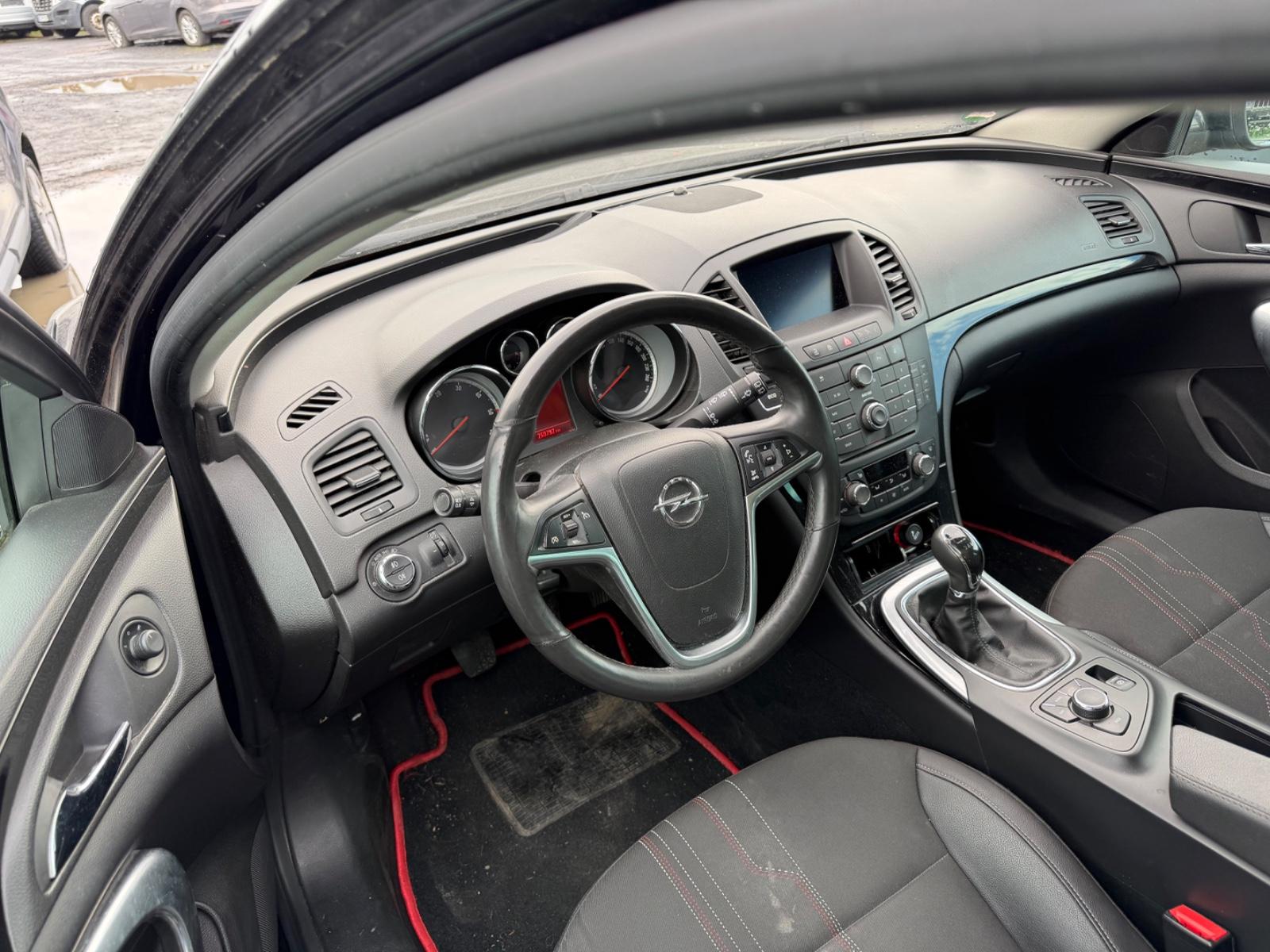 Opel Insignia 2012 — photo 10