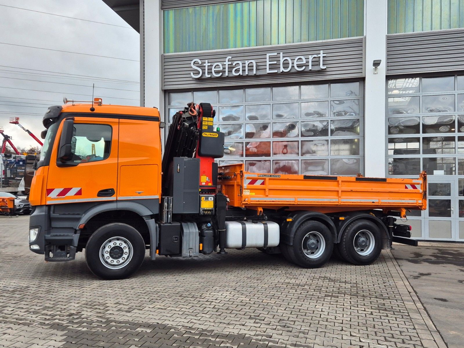 Fahrzeugabbildung Mercedes-Benz Arocs 2645 6x4 Palfinger 27002 SH