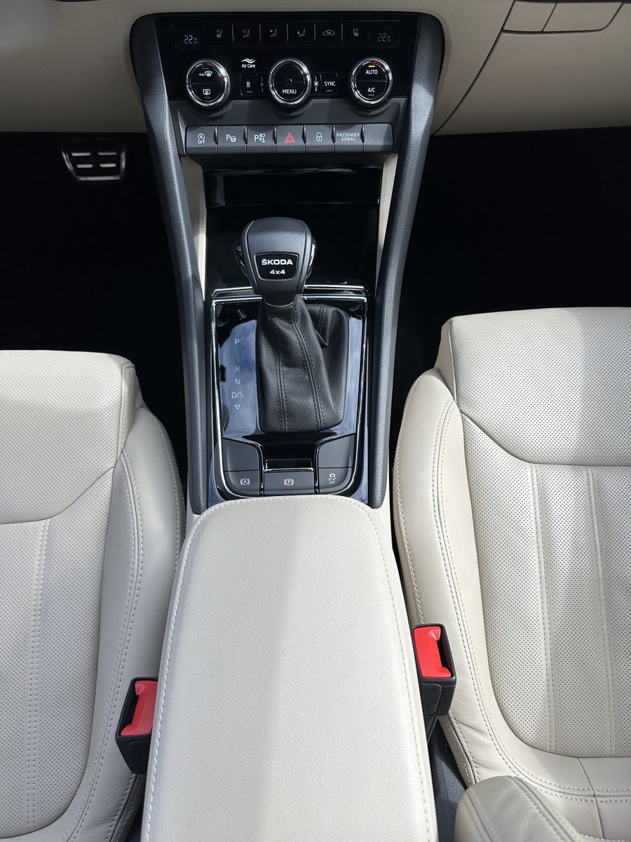 Fahrzeugabbildung SKODA Kodiaq 2.0 TDI L&K DSG 4x4 NAV+LED+PANO+ACC+19ZO