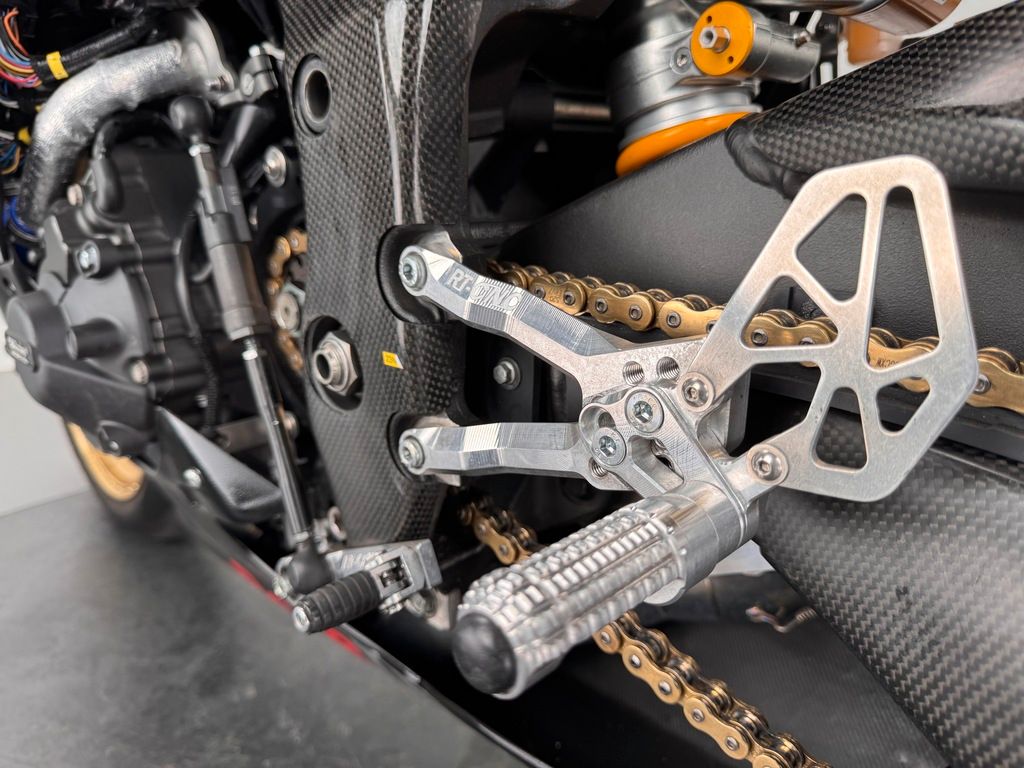 Fahrzeugabbildung Yamaha YZF-R1 RACEBIKE *ÖHLINS *AKRA *H2O *UVM.
