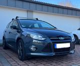Ford Focus Titanium*NAVI SHZ PDC AHK* Zahnriemen&TÜV - Ford Focus mit Benzin-Antrieb: Kombi, Titanium