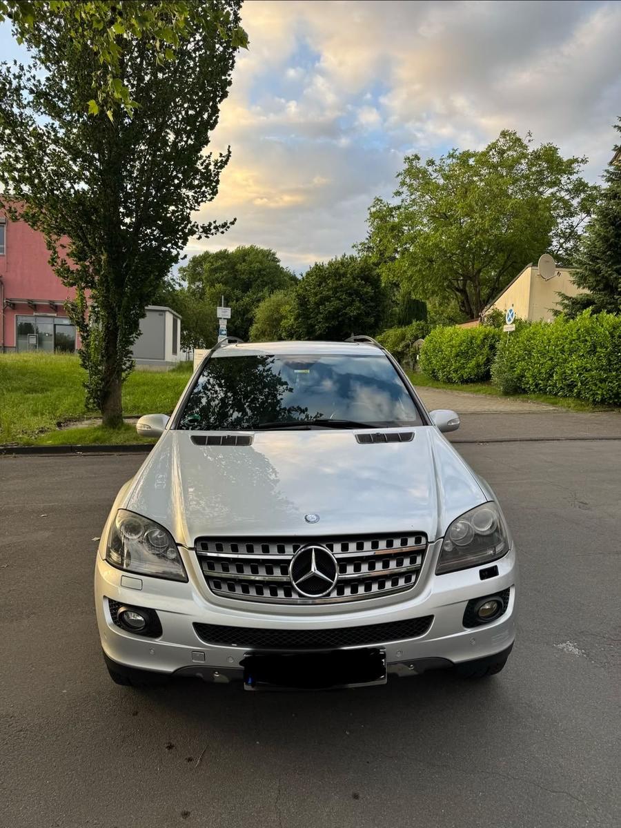 Mercedes-Benz ML280 2008 — rear view