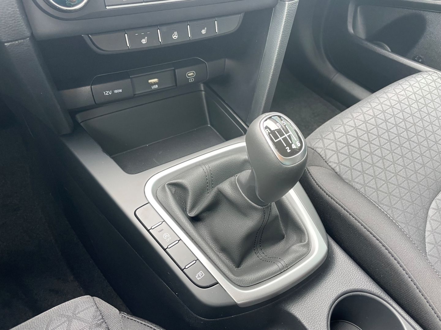 Fahrzeugabbildung Kia Ceed_sw Kamera Verkehrszeichenerk Klima Tempomat