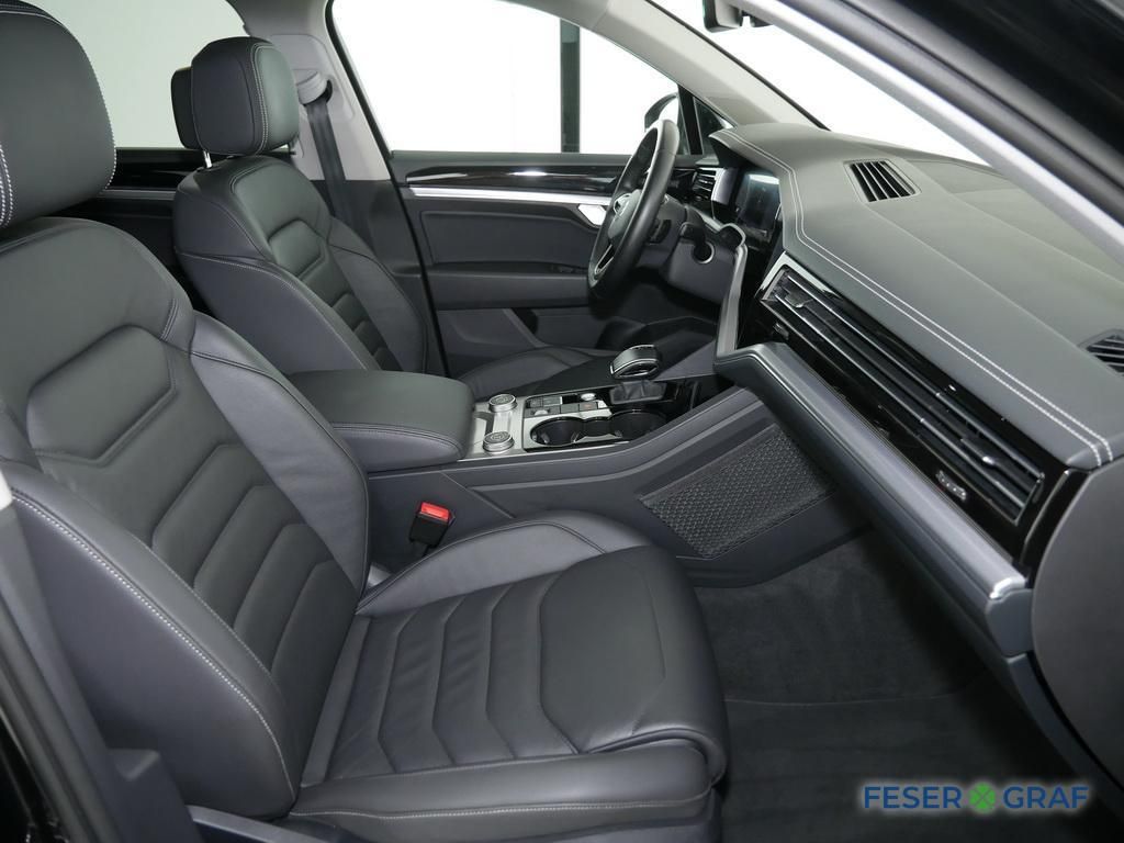 Volkswagen Touareg 3.0 TDI Elegance DSG R-line 4x4 AHK Rear foto 4