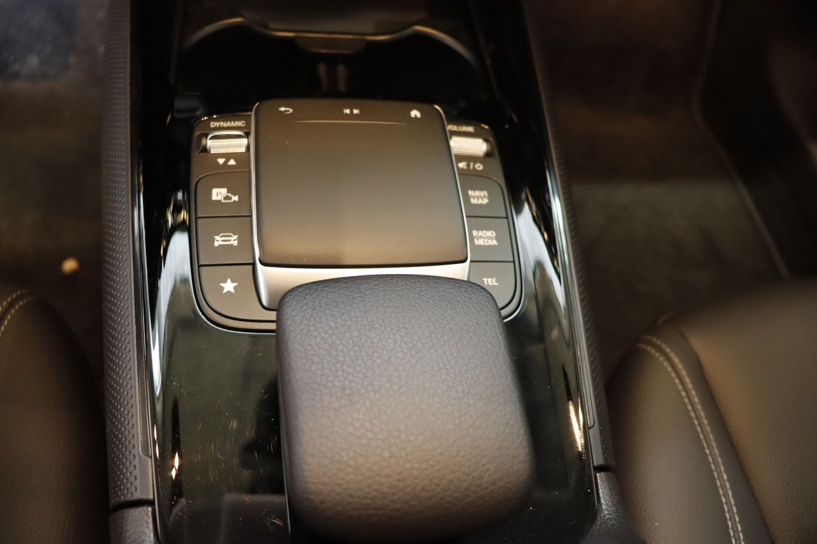 Fahrzeugabbildung Mercedes-Benz GLA 250 e Plug-in LED * Widescreen * Lenkradhzg.