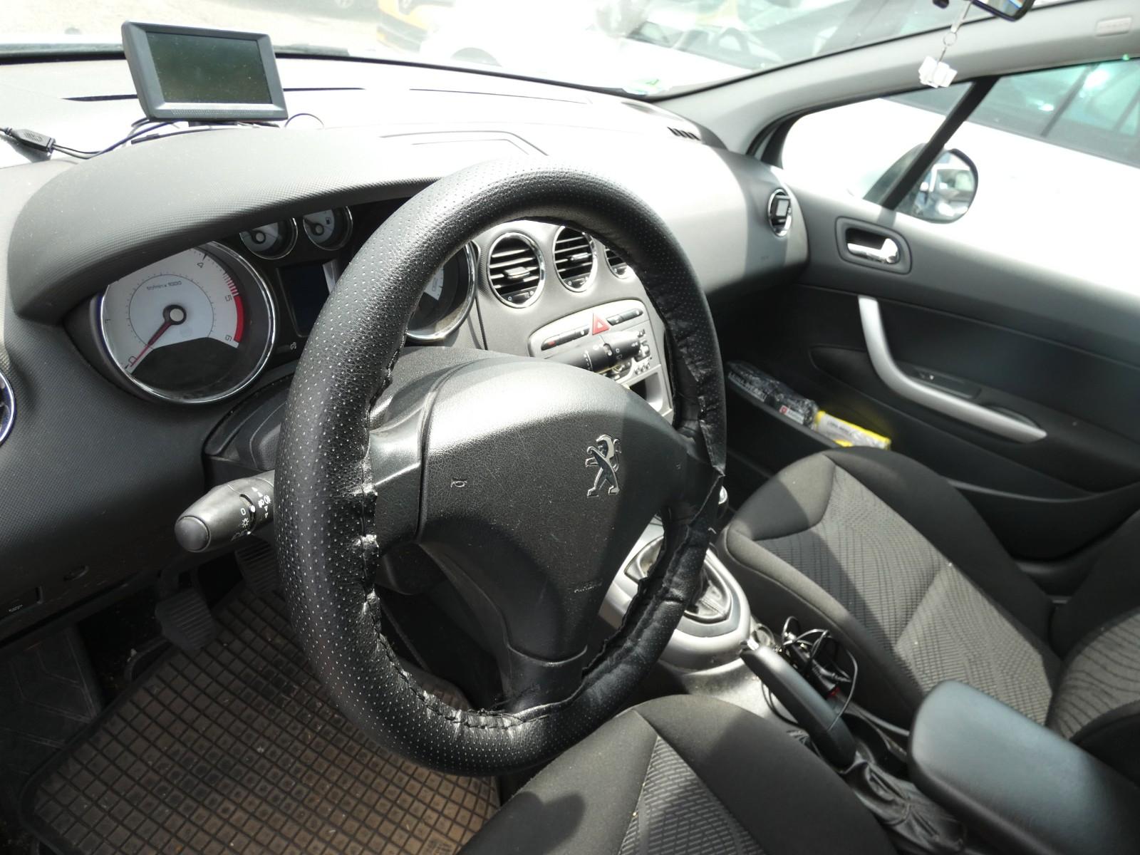 Peugeot 308 2012 — photo 12