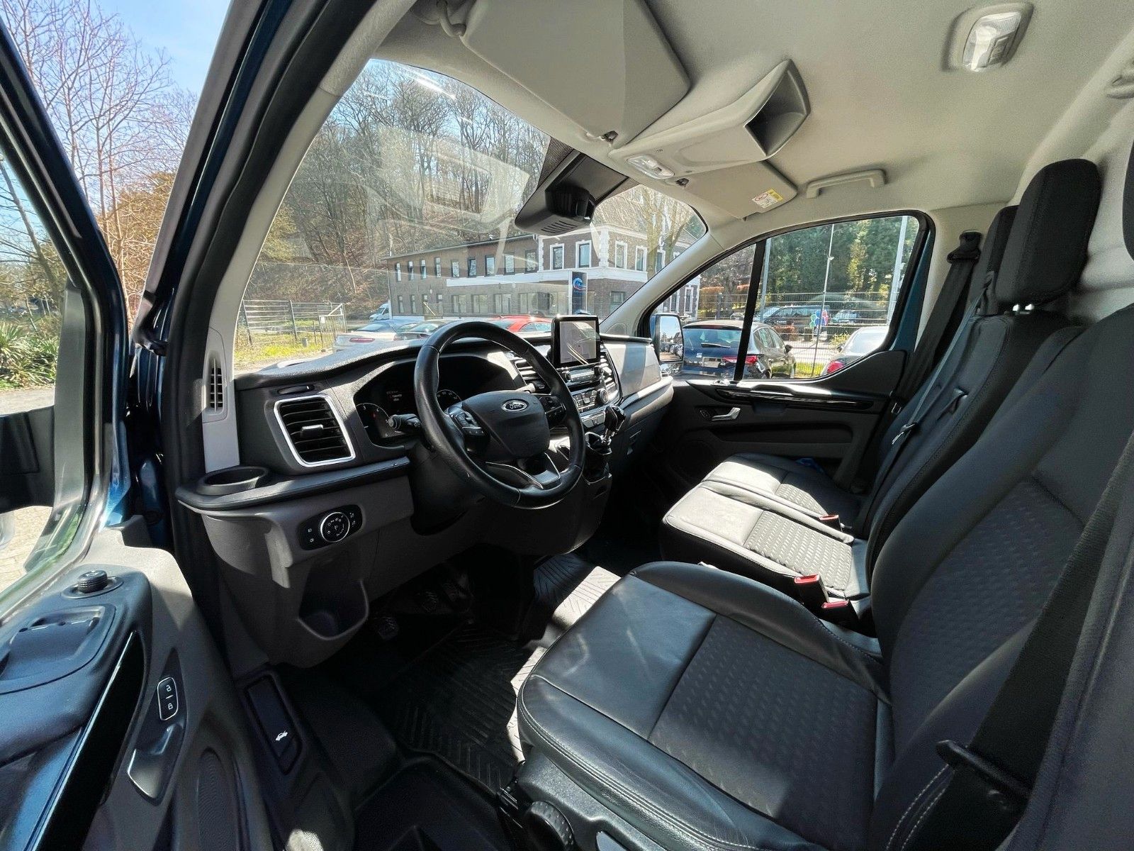Fahrzeugabbildung Ford Transit Custom 290 SPORT NAVI SITZH AHK tLEDER