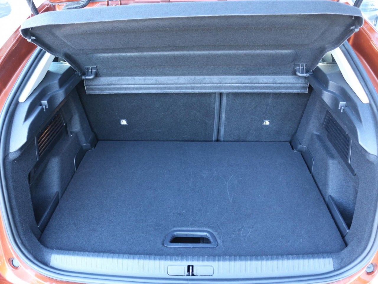 Fahrzeugabbildung Citroën ë-C4 FEEL 136