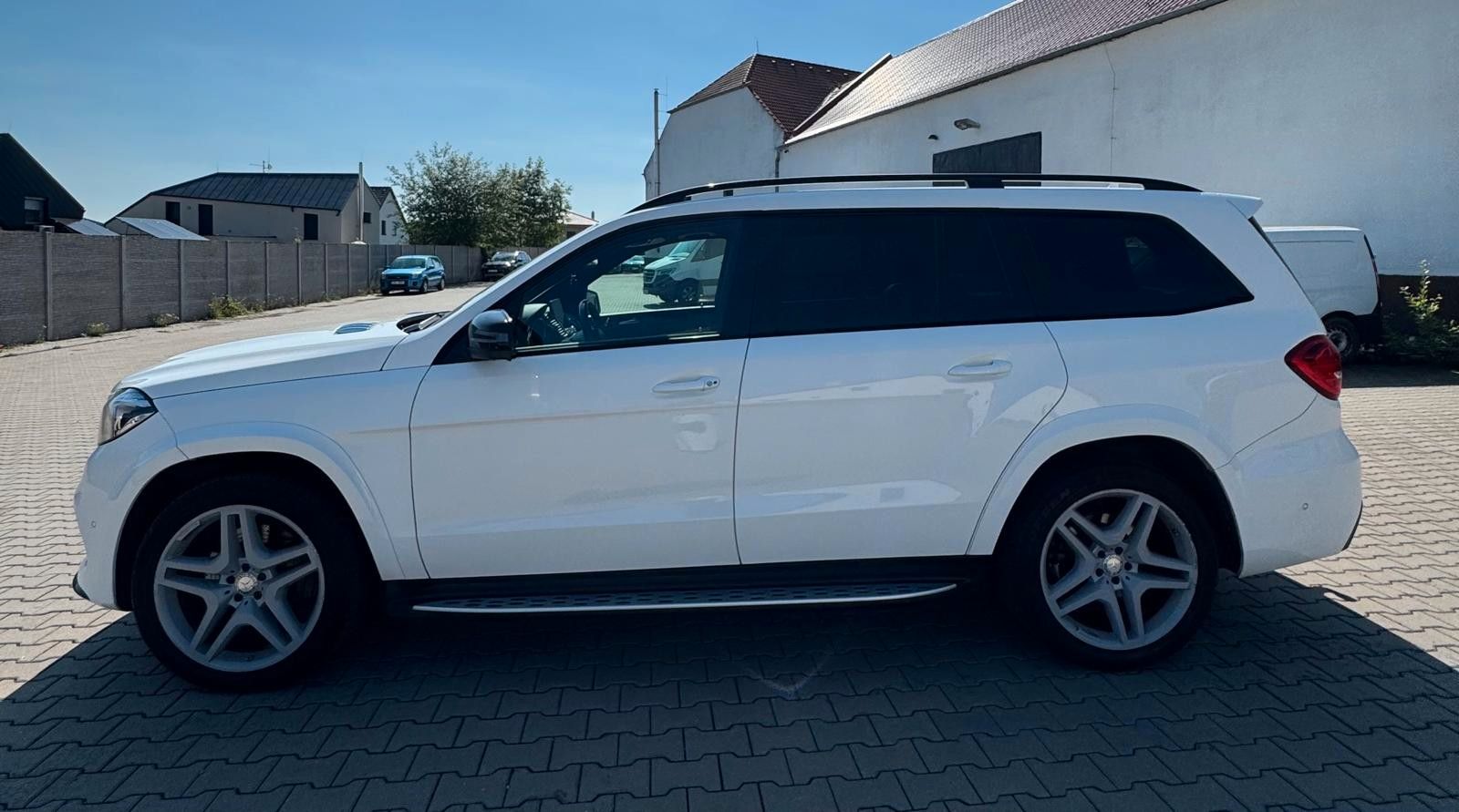 MERCEDES-BENZ GLS 350 d 4MATIC AMG Line 7-Sitzer Panorama AHK