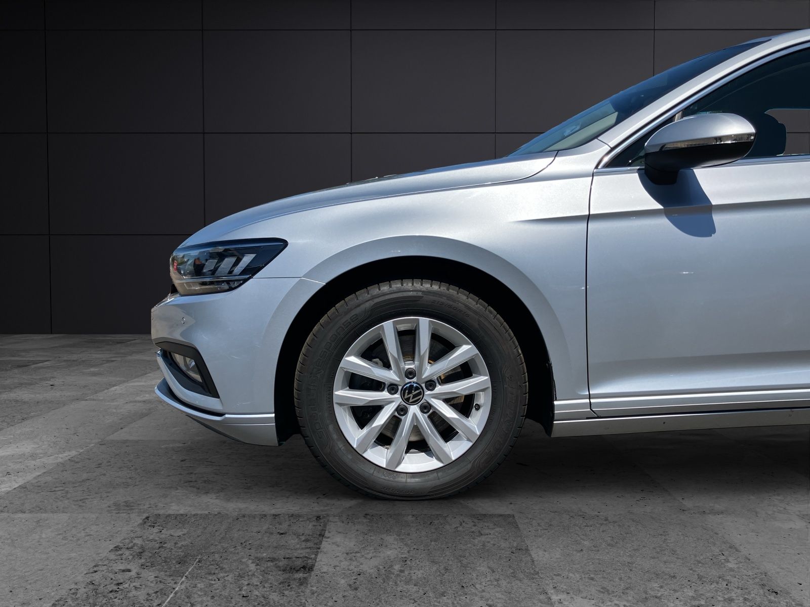 Fahrzeugabbildung Volkswagen Passat Variant TDI Business DSG LED AHK Navi ACC