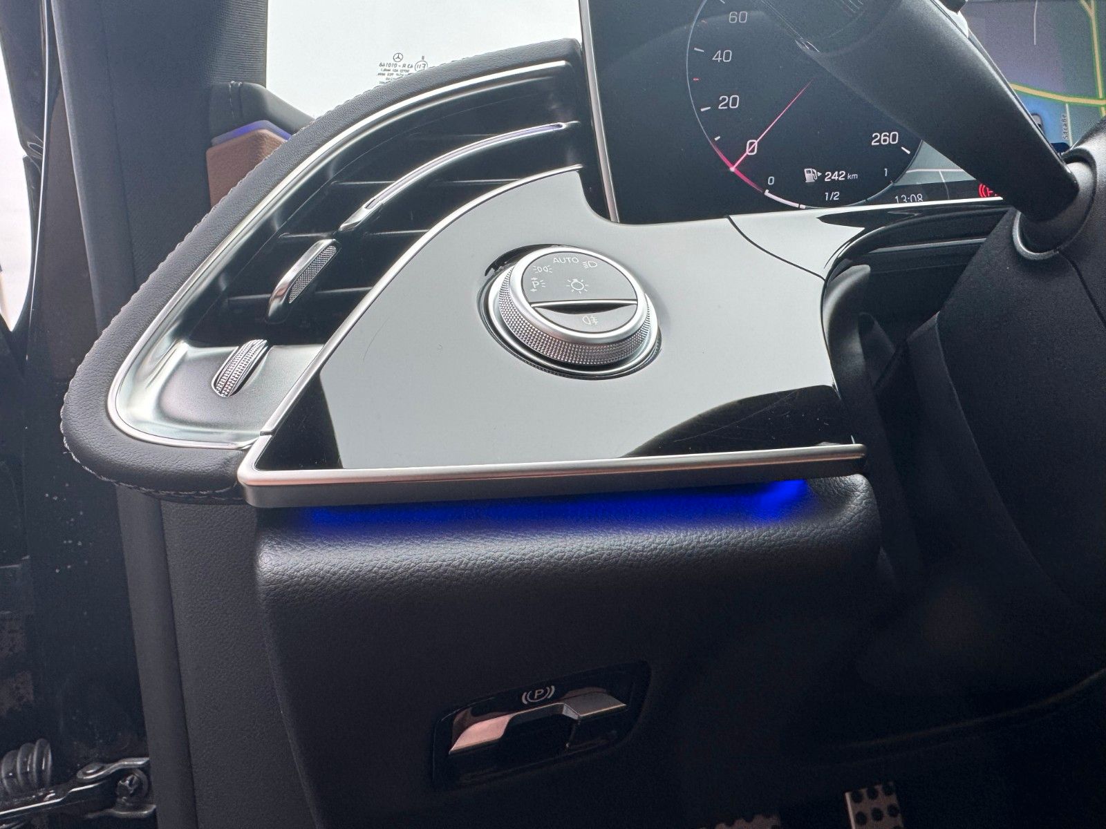 Fahrzeugabbildung Mercedes-Benz E 220d T AMG+Hyperscreen+Leder+AHK+DistrPro+STH