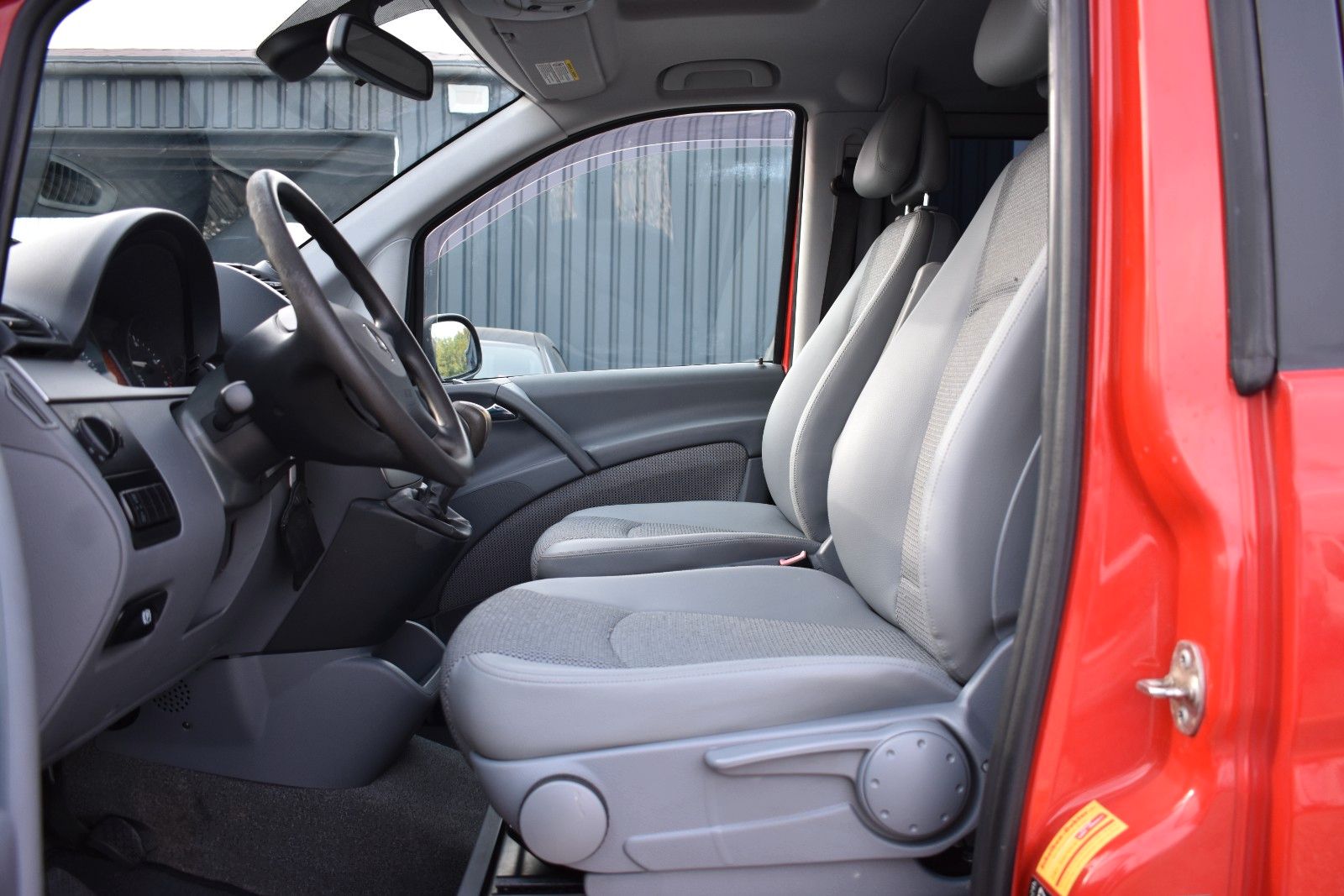 Fahrzeugabbildung Mercedes-Benz Viano 2.2 CDI extralang KLIMA/PDC/AHK/6 Sitze