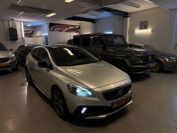 Volvo V40 Cross Country - 1