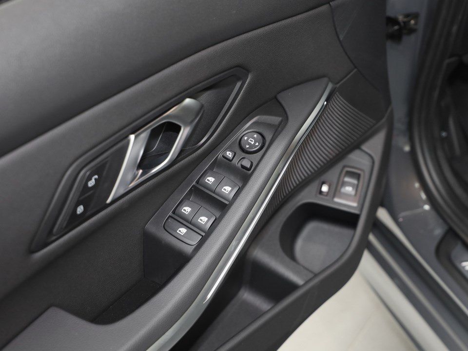 BMW 330 - Bild 12
