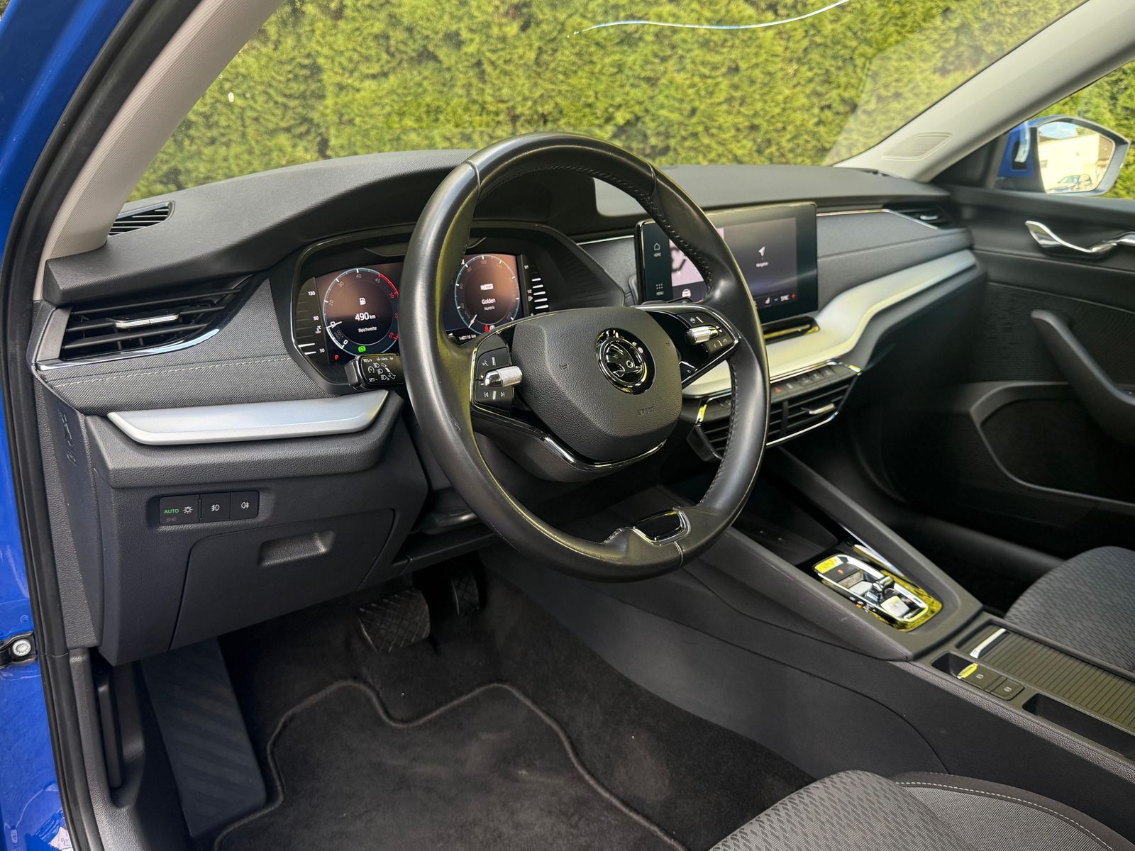 Fahrzeugabbildung SKODA Octavia 2.0 TDI DSG Style LED+KAM+SHZ+AMBI+CARPL