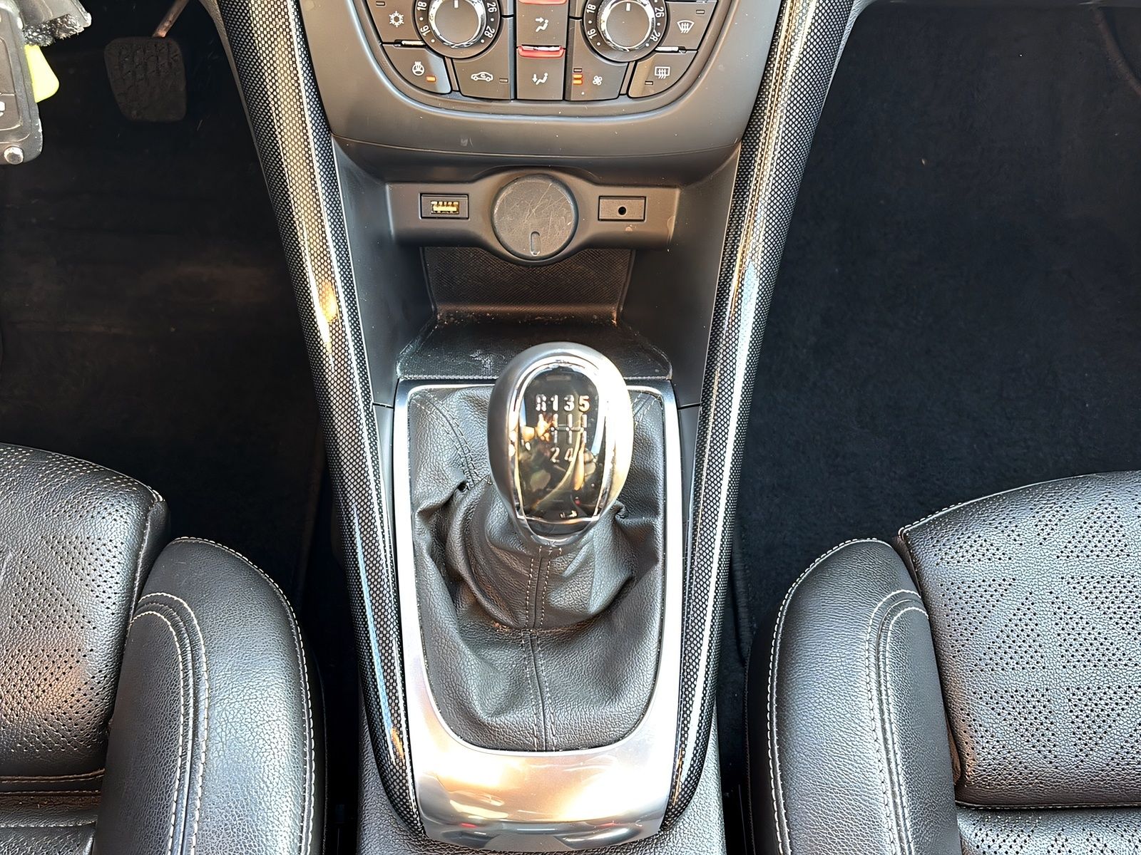 Fahrzeugabbildung Opel Cascada 1.4i INNOVATION NAVI LEDER XENON RF KAM