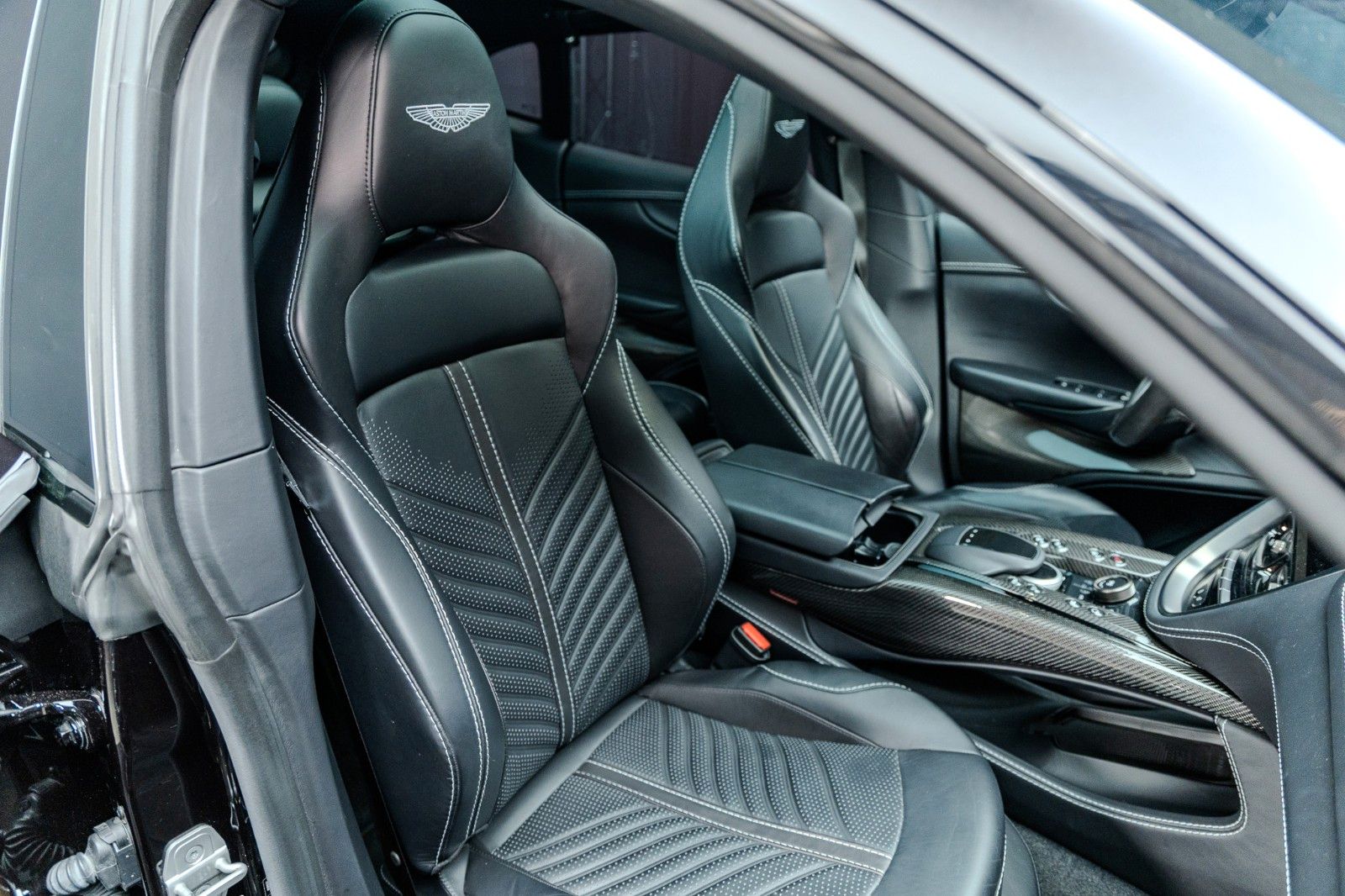 Fahrzeugabbildung Aston Martin DBX 4.0 V8 DBX707 + 2.Hand + Top Geplfegt