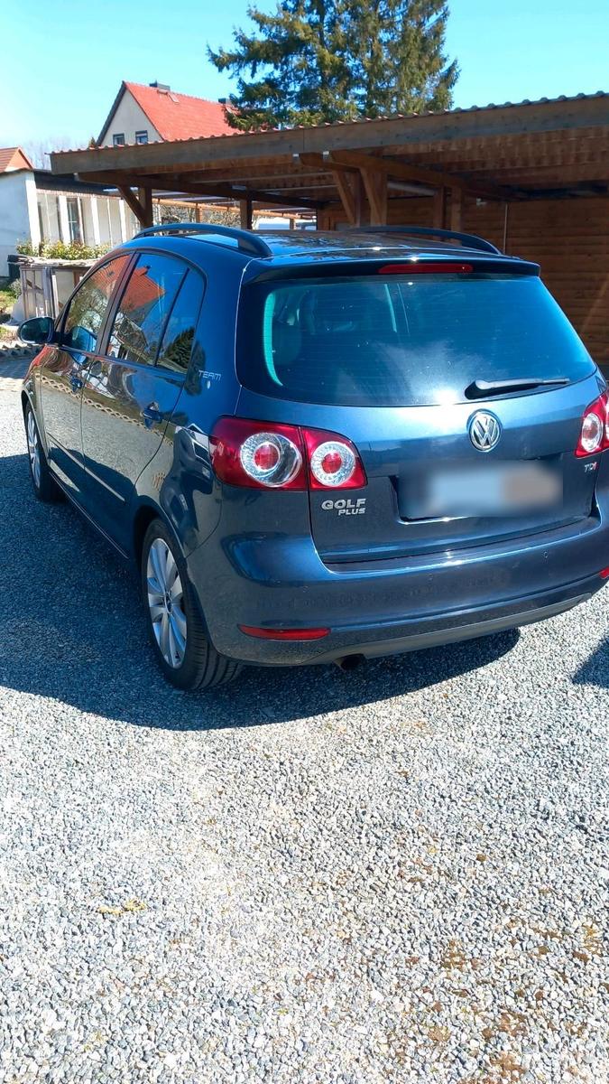 Volkswagen Golf 2011 — interior