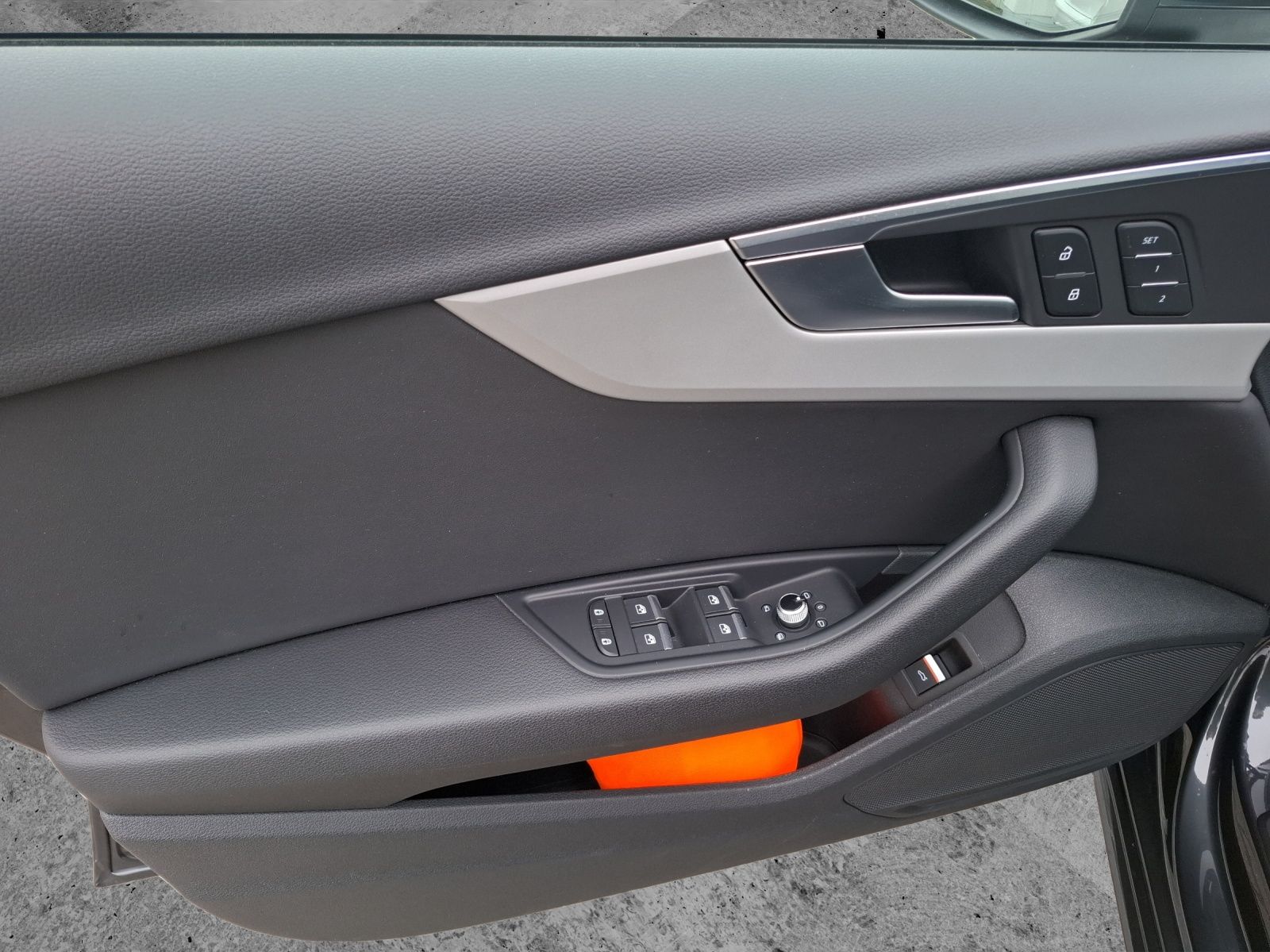 Fahrzeugabbildung Audi A4 Avant 35 TFSI advanced S-tronic LED Navi Lede