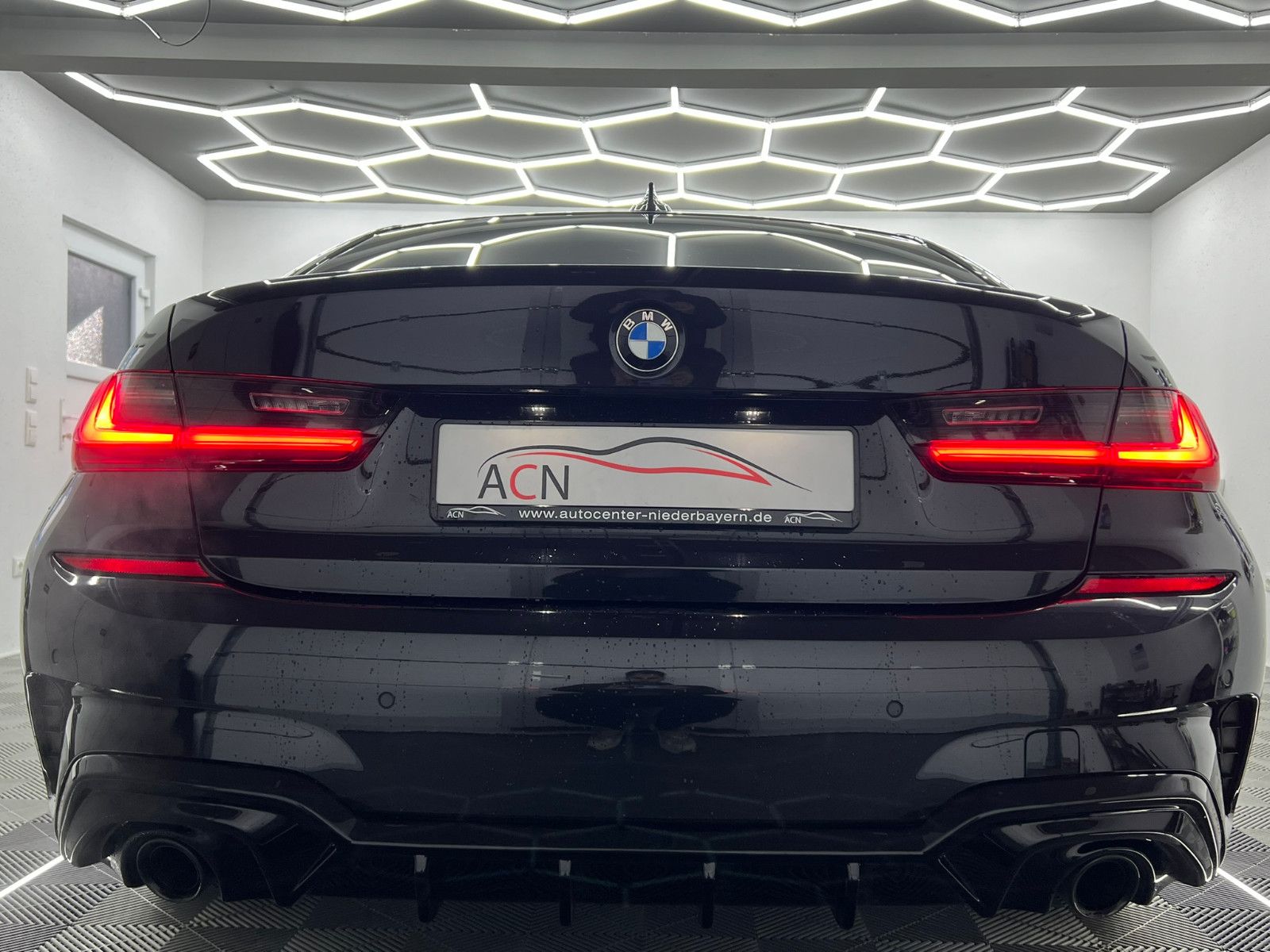 Fahrzeugabbildung BMW 330i xDrive M-SPORT/LIVE COC/HiFi/DEUTSCH