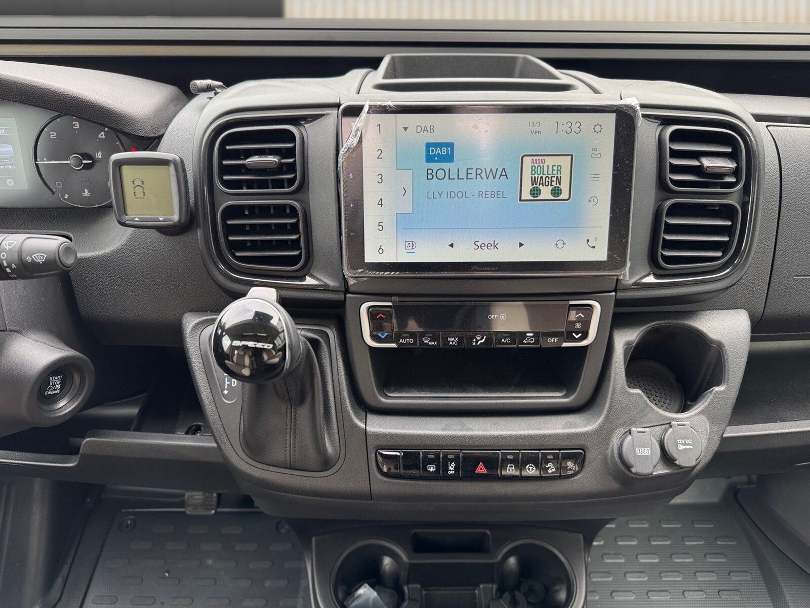Fahrzeugabbildung Eura Mobil Van V 635 EB 180 PS, Skyroof, Automatik