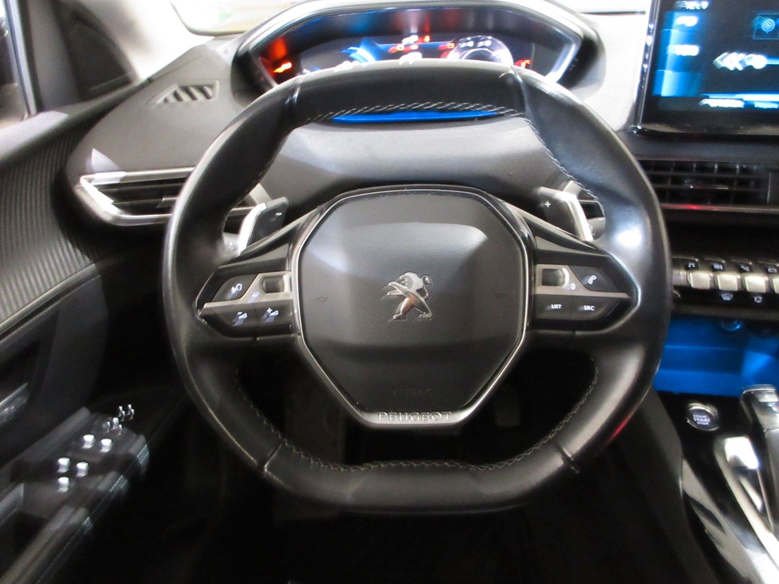 Fahrzeugabbildung Peugeot 5008 Allure 1.5D LED/NAVI/R´CAM/PDC/7-SITZ