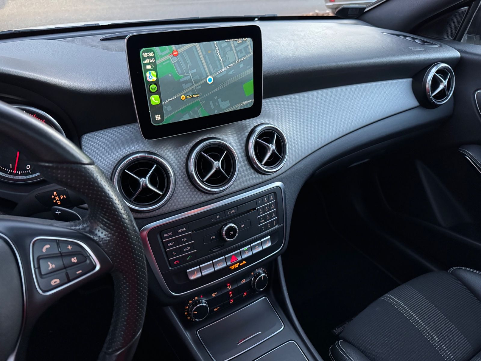 Fahrzeugabbildung Mercedes-Benz CLA 180*PANO*LED*CARPLAY*CAM*NAVI