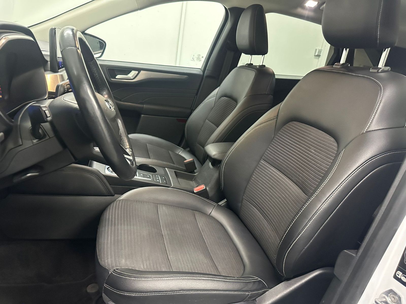 Fahrzeugabbildung Ford Kuga 2.5 Duratec PHEV Titanium X CVT*AHK*WINTER*