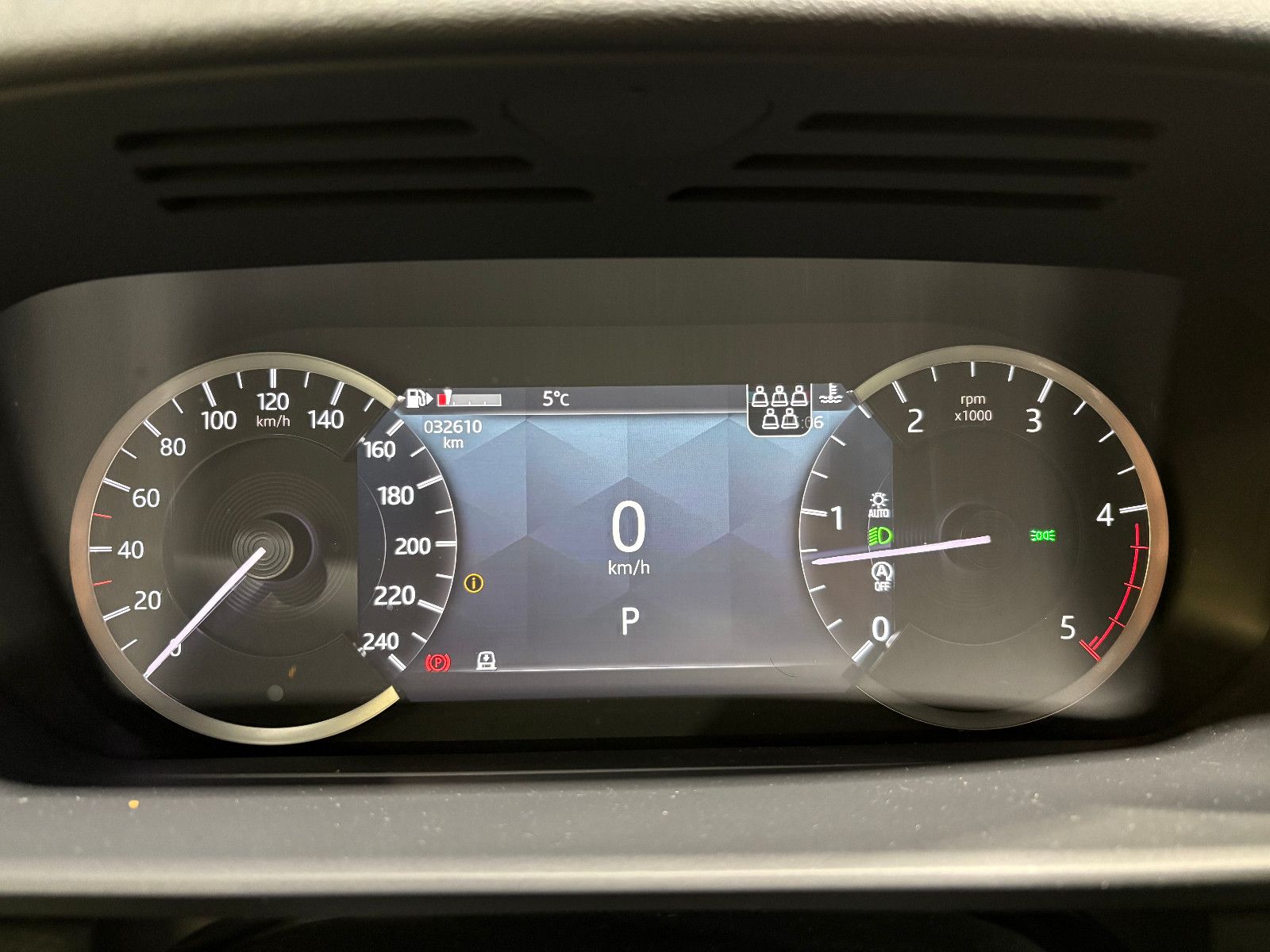 Fahrzeugabbildung Land Rover Discovery 5 R-Dynamic SE AWD/7-SITZER/360''KAM