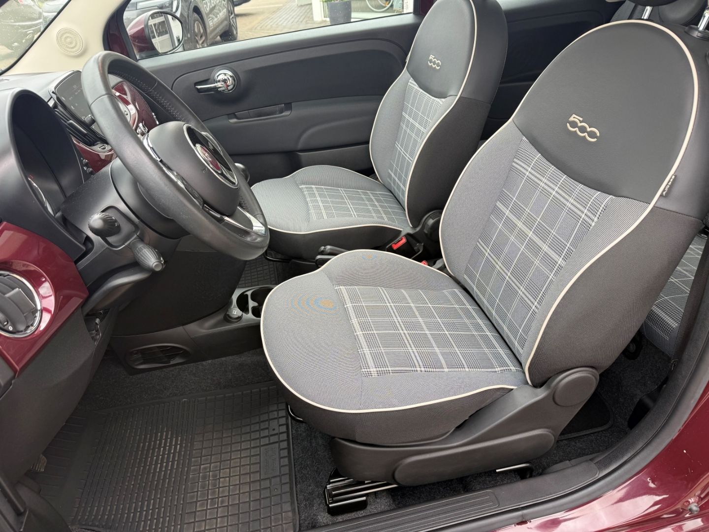 Fahrzeugabbildung Fiat 500 Lounge Pano CarPlay Temp PDC ALU BT Berganfa